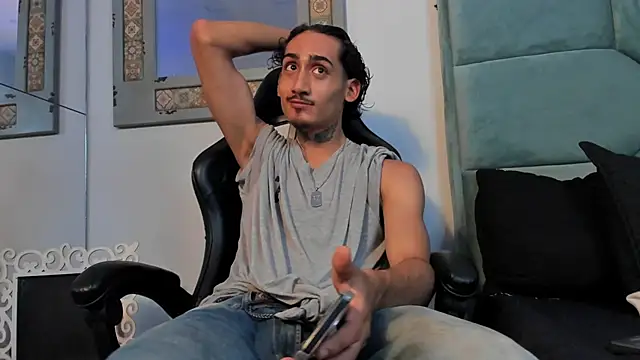 Snapshot of Mr_Strike chatting on October 29, 2025, 2:43 am Mr Strike online show from October 29, 2025, 2:43 am