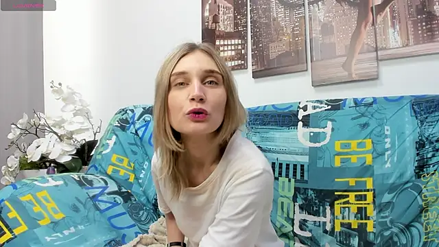 Snapshot of Tenderly_Sophie chatting on April 30, 2026, 1:23 am Tenderly Sophie online show from April 30, 2026, 1:23 am