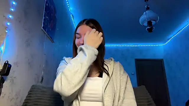 Beauty miIa online show from November 3, 2025, 9:18 pm