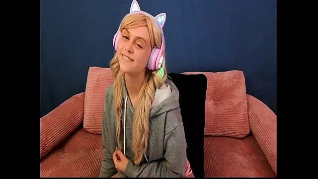daddysprincess731 online show from June 18, 2026, 3:38 am