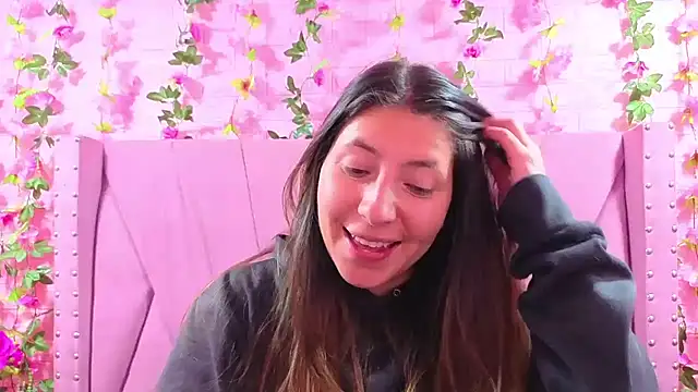 Snapshot of Alyy_Brown chatting on December 14, 2025, 1:01 am Alyy Brown online show from December 14, 2025, 1:01 am