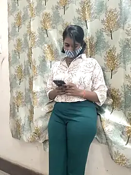 Rinki hoty online show from November 3, 2025, 3:48 pm