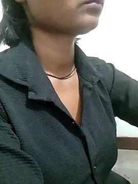 Rinki hoty online show from November 1, 2025, 4:23 pm