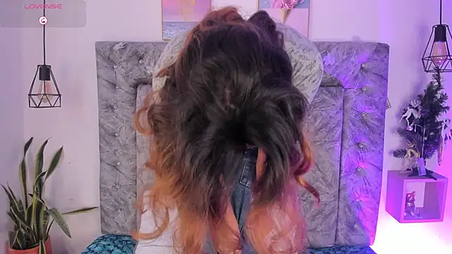 Snapshot of Amatista_desire chatting on December 2, 2025, 12:18 pm Amatista desire online show from December 2, 2025, 12:18 pm