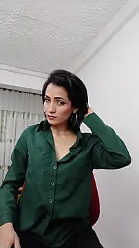 chloehanna online show from November 5, 2025, 4:21 pm