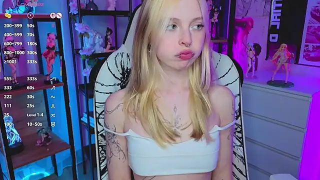 YoungMysliwiec online show from October 25, 2025, 5:13 pm