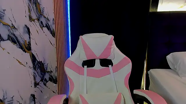 Snapshot of Scarlet_DLuce chatting on November 26, 2025, 9:09 am Scarlet DLuce online show from November 26, 2025, 9:09 am