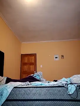 Snapshot of yummy-caramel chatting on March 12, 2026, 10:19 am yummy-caramel online show from March 12, 2026, 10:19 am