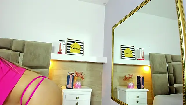 Snapshot of AlissonClare_ chatting on November 1, 2025, 11:59 am AlissonClare online show from November 1, 2025, 11:59 am