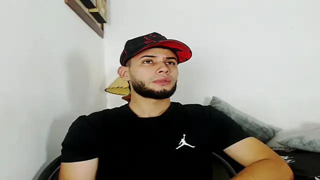 Snapshot of Maxcole_07 chatting on October 31, 2025, 2:57 pm Maxcole 07 online show from October 31, 2025, 2:57 pm