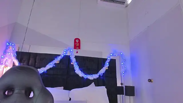 Snapshot of EmmadaSilva chatting on November 27, 2025, 7:03 pm EmmadaSilva online show from November 27, 2025, 7:03 pm