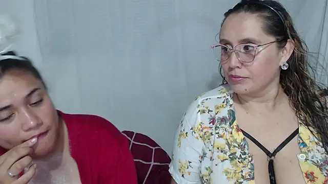 Snapshot of bunniosito chatting on October 31, 2025, 2:52 am bunniosito online show from October 31, 2025, 2:52 am