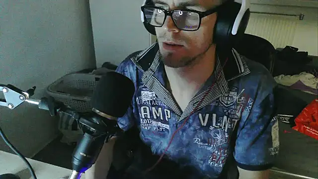 StephPra94 online show from February 13, 2026, 9:15 pm