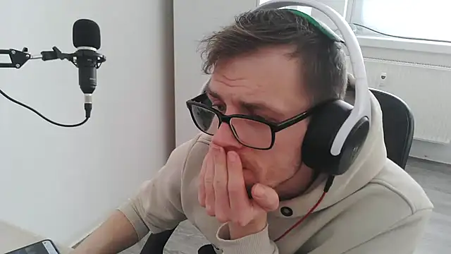 StephPra94 online show from February 19, 2026, 2:36 pm