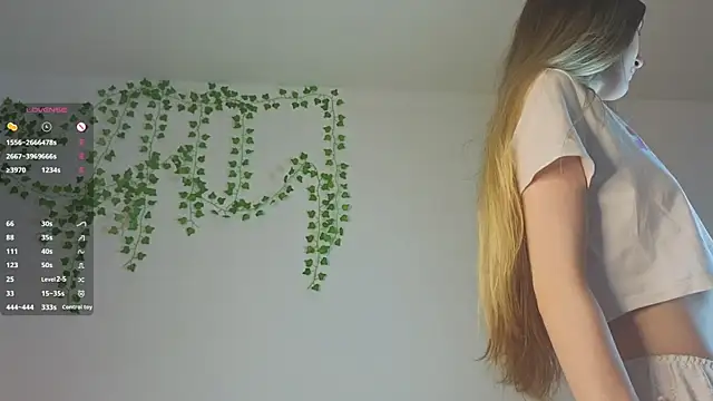 Snapshot of KissyCloud chatting on November 17, 2025, 8:18 am KissyCloud online show from November 17, 2025, 8:18 am