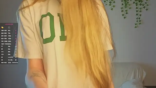 Snapshot of KissyCloud chatting on November 21, 2025, 8:02 am KissyCloud online show from November 21, 2025, 8:02 am