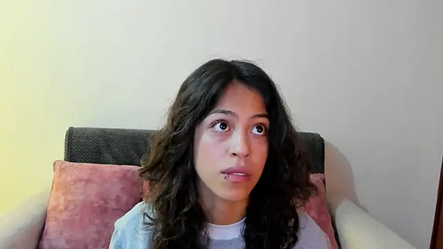 Snapshot of emily_jonessxx chatting on November 27, 2025, 6:08 pm emily jonessxx online show from November 27, 2025, 6:08 pm