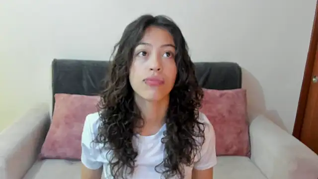 Snapshot of emily_jonessxx chatting on December 1, 2025, 1:23 pm emily jonessxx online show from December 1, 2025, 1:23 pm