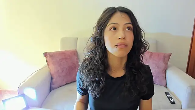 emily jonessxx online show from October 28, 2025, 7:13 pm