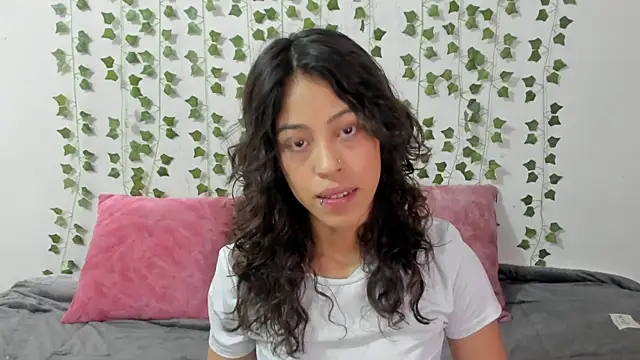 emily jonessxx online show from January 13, 2026, 5:28 pm