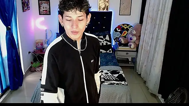 Snapshot of Yorsamm_and_friends chatting on November 4, 2025, 8:56 pm Yorsamm and friends online show from November 4, 2025, 8:56 pm