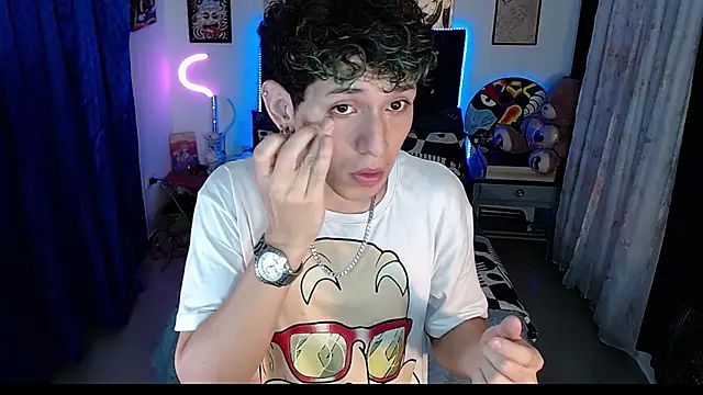 Snapshot of Yorsamm_and_friends chatting on November 3, 2025, 9:02 am Yorsamm and friends online show from November 3, 2025, 9:02 am