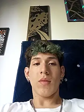 Snapshot of Yorsamm_and_friends chatting on October 28, 2025, 9:03 pm Yorsamm and friends online show from October 28, 2025, 9:03 pm