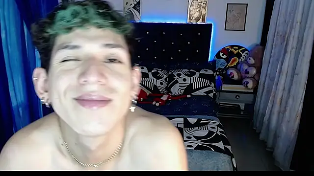 Snapshot of Yorsamm_and_friends chatting on October 31, 2025, 10:16 pm Yorsamm and friends online show from October 31, 2025, 10:16 pm