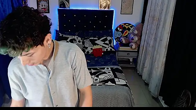 Snapshot of Yorsamm_and_friends chatting on November 7, 2025, 3:11 am Yorsamm and friends online show from November 7, 2025, 3:11 am