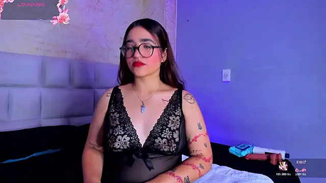 Snapshot of AlmaLopez_ chatting on November 9, 2025, 1:15 pm AlmaLopez online show from November 9, 2025, 1:15 pm