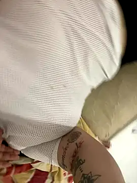 Snapshot of abby-hiltton chatting on November 1, 2025, 9:08 pm abby-hiltton online show from November 1, 2025, 9:08 pm