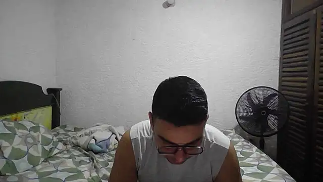 Snapshot of axel_jhones_ chatting on November 4, 2025, 10:46 pm axel jhones online show from November 4, 2025, 10:46 pm