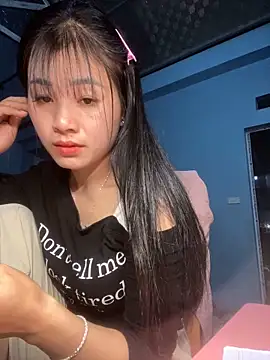 Snapshot of o-one-o chatting on November 3, 2025, 9:40 pm o-one-o online show from November 3, 2025, 9:40 pm