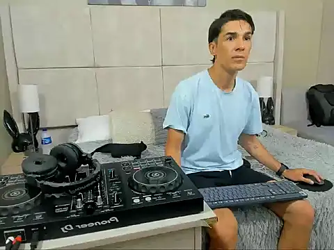 Snapshot of jupiter_333 chatting on December 1, 2025, 5:25 pm jupiter 333 online show from December 1, 2025, 5:25 pm