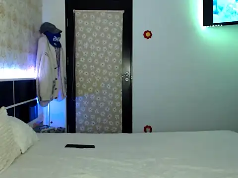 Amiaax online show from March 18, 2026, 4:41 pm