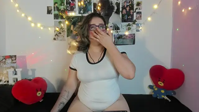 Snapshot of Rose_Hellen chatting on October 27, 2025, 4:02 am Rose Hellen online show from October 27, 2025, 4:02 am