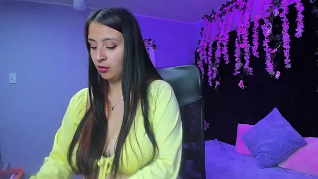 Snapshot of Gabyy_Cooper_ chatting on November 10, 2025, 3:11 am Gabyy Cooper online show from November 10, 2025, 3:11 am