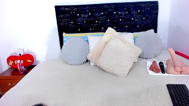 Snapshot of RubyLuxeX chatting on June 2, 2026, 6:08 pm RubyLuxeX online show from June 2, 2026, 6:08 pm