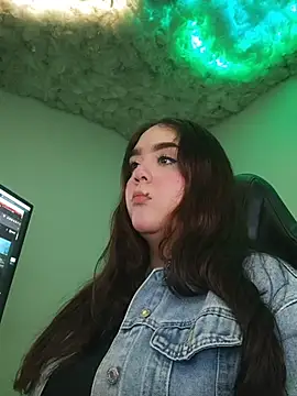 Snapshot of mirandahvelez chatting on October 23, 2025, 8:29 pm mirandahvelez online show from October 23, 2025, 8:29 pm