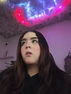 Snapshot of mirandahvelez chatting on December 4, 2025, 1:37 am mirandahvelez online show from December 4, 2025, 1:37 am