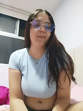 Snapshot of mirandahvelez chatting on November 18, 2025, 11:15 pm mirandahvelez online show from November 18, 2025, 11:15 pm