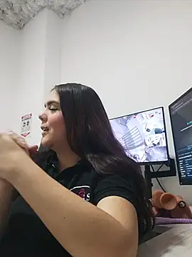 Snapshot of mirandahvelez chatting on October 28, 2025, 4:02 am mirandahvelez online show from October 28, 2025, 4:02 am