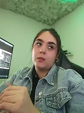 Snapshot of mirandahvelez chatting on October 24, 2025, 9:08 am mirandahvelez online show from October 24, 2025, 9:08 am