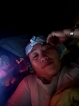 Snapshot of chich-bong chatting on November 22, 2025, 2:27 pm chich-bong online show from November 22, 2025, 2:27 pm