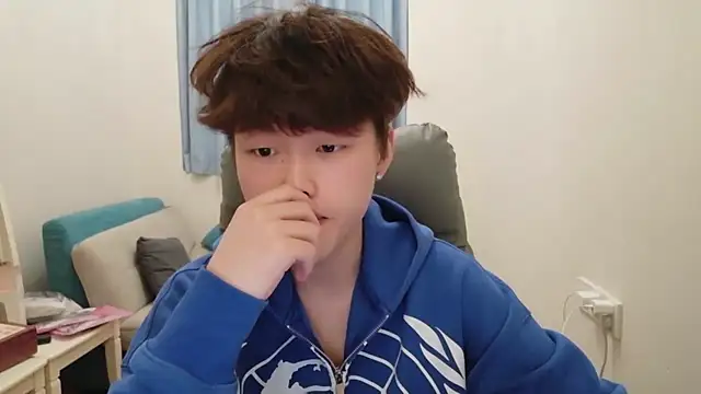 Snapshot of L1kuto chatting on February 9, 2026, 9:40 am L1kuto online show from February 9, 2026, 9:40 am