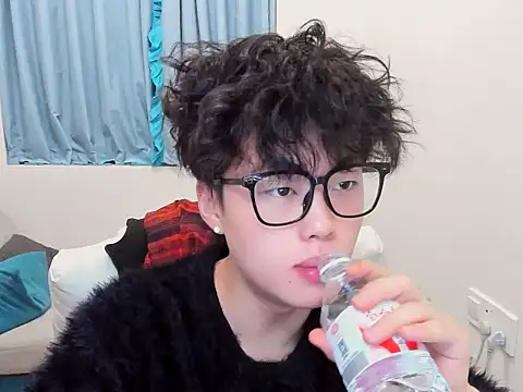 L1kuto online show from November 5, 2025, 7:50 pm