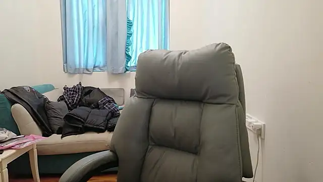 Snapshot of L1kuto chatting on February 5, 2026, 8:21 am L1kuto online show from February 5, 2026, 8:21 am