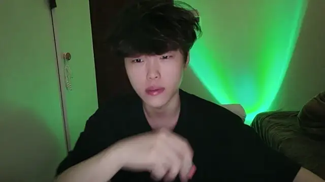 Snapshot of L1kuto chatting on March 12, 2026, 11:36 am L1kuto online show from March 12, 2026, 11:36 am