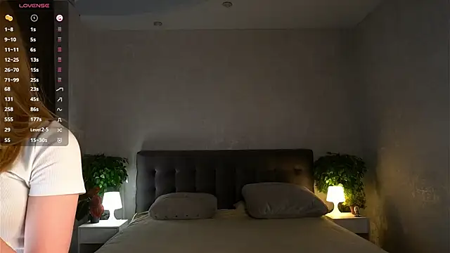 BarbaraViggiani online show from November 21, 2025, 5:01 pm