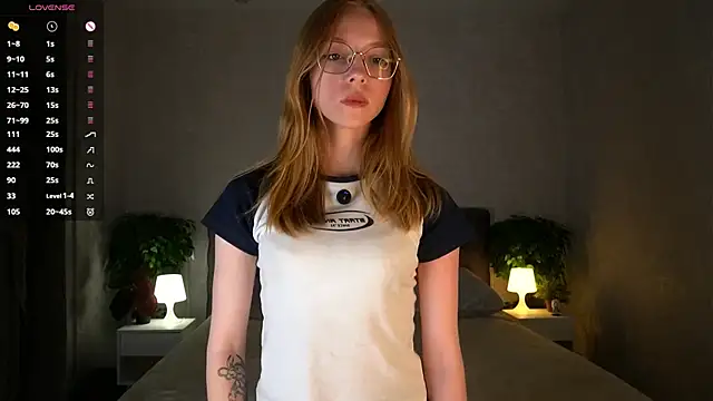 BarbaraViggiani online show from November 24, 2025, 5:02 pm